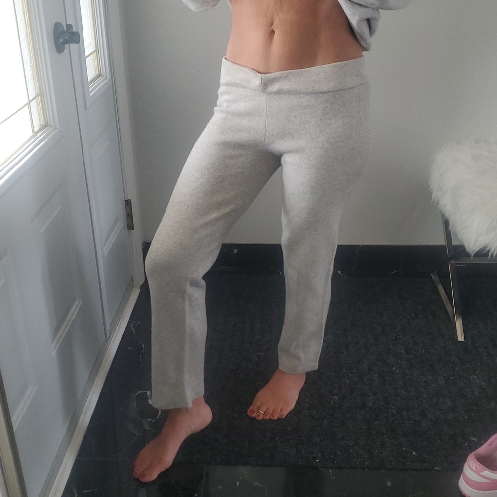 Neiman Marcus Gray 100% Cashmere Knit Classic Cropped Low Rise Lounge Pants - Picture 2 of 14